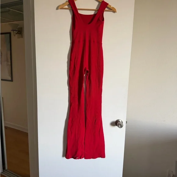 SET ACTIVE Red Seamless Ribbed Sleeveless Tank Flare Jumpsuit size Small EUC - Picture 6 of 8
